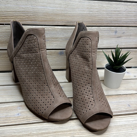 A.N.A Tiana Taupe Perforated Laser Cut Ankle Open Toe Bootie Block Heel 10 M - Picture 2 of 10